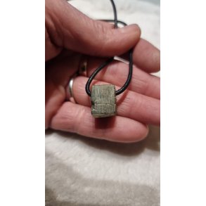 Smukt Naturligt Pyrit Vedhng Halskde Nr. 2