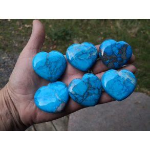 Turkis Farvet Howlit Sten Hjerte - 42 x 40 x 12 mm 